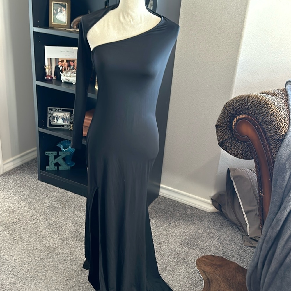 Sleek black one shoulder sleeve dress